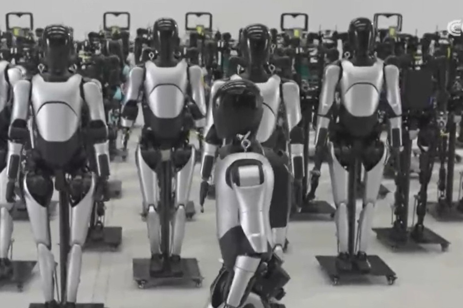 央視報道！揭秘im電競機器人量產超級工廠